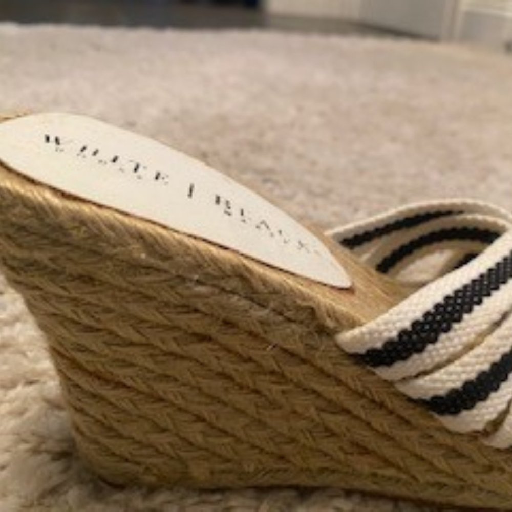 Black house white market wedge